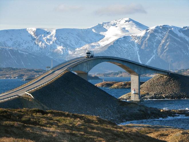 Puente de Storseisundet en Noruega