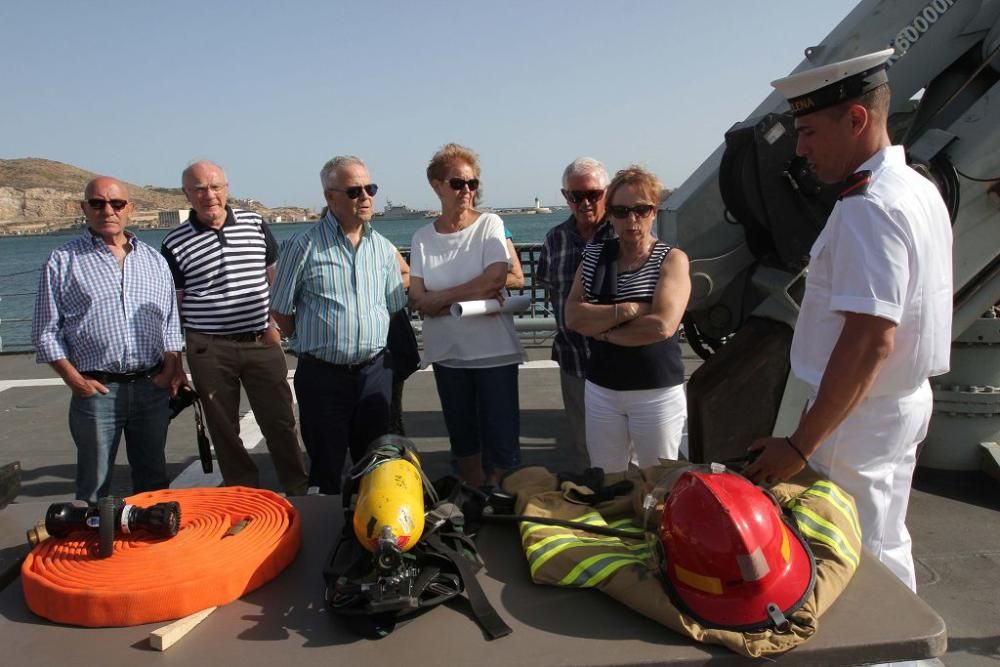 Puertas abiertas del buque Infanta Elena y exposiciones por el Día de las FF AA en Cartagena