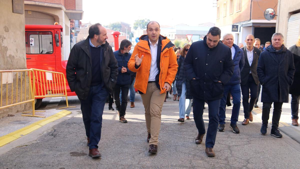 L'alcalde de Riner i president de l'Associació de Micropobles de Catalunya, Joan Solà; el conseller de la Presidència, Albert Dalmau; i l'alcalde de Torre-serona, Agustí Jimenez, a la 4a Fira de Micropobles de Catalunya