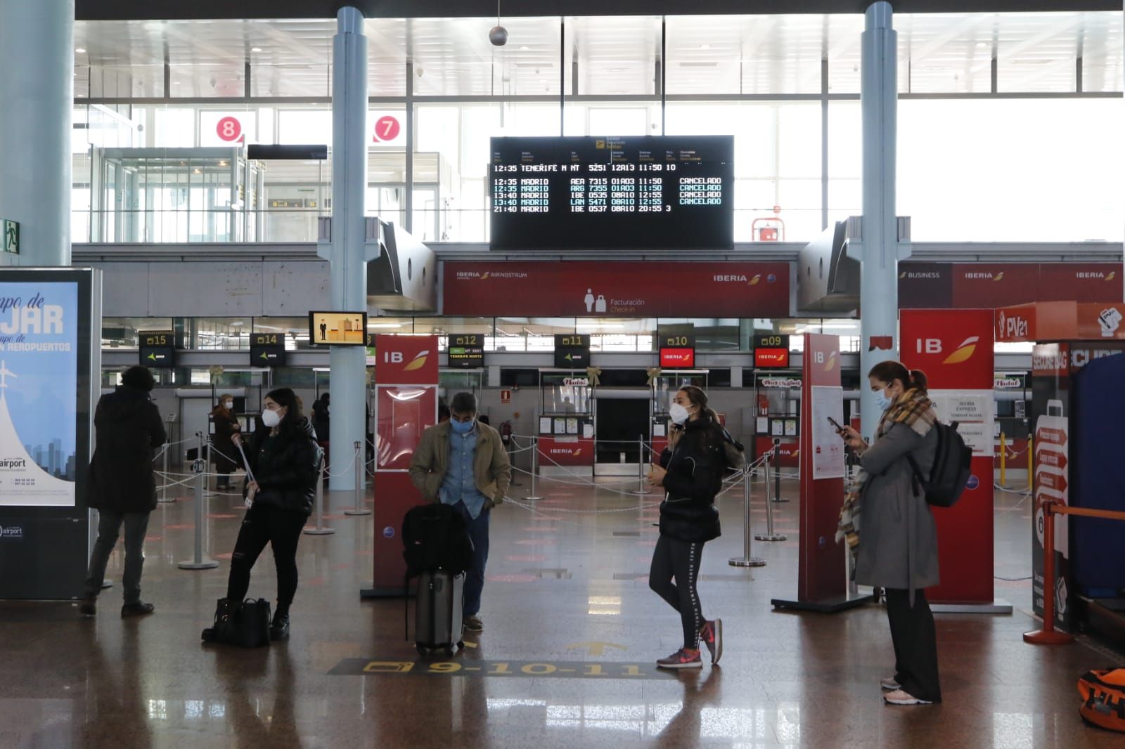 El cierre de Barajas por el temporal genera colas y esperas en Peinador