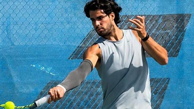 Carlos Alcaraz, entrenando ayer en el Club de Campo. | ANTONIO HERNÁNEZ/REAL SOCIEDAD CLUB DE CAMPO