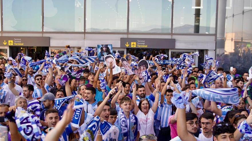 Así despedía la hinchada blanquiazul al Málaga CF en el aeropuerto