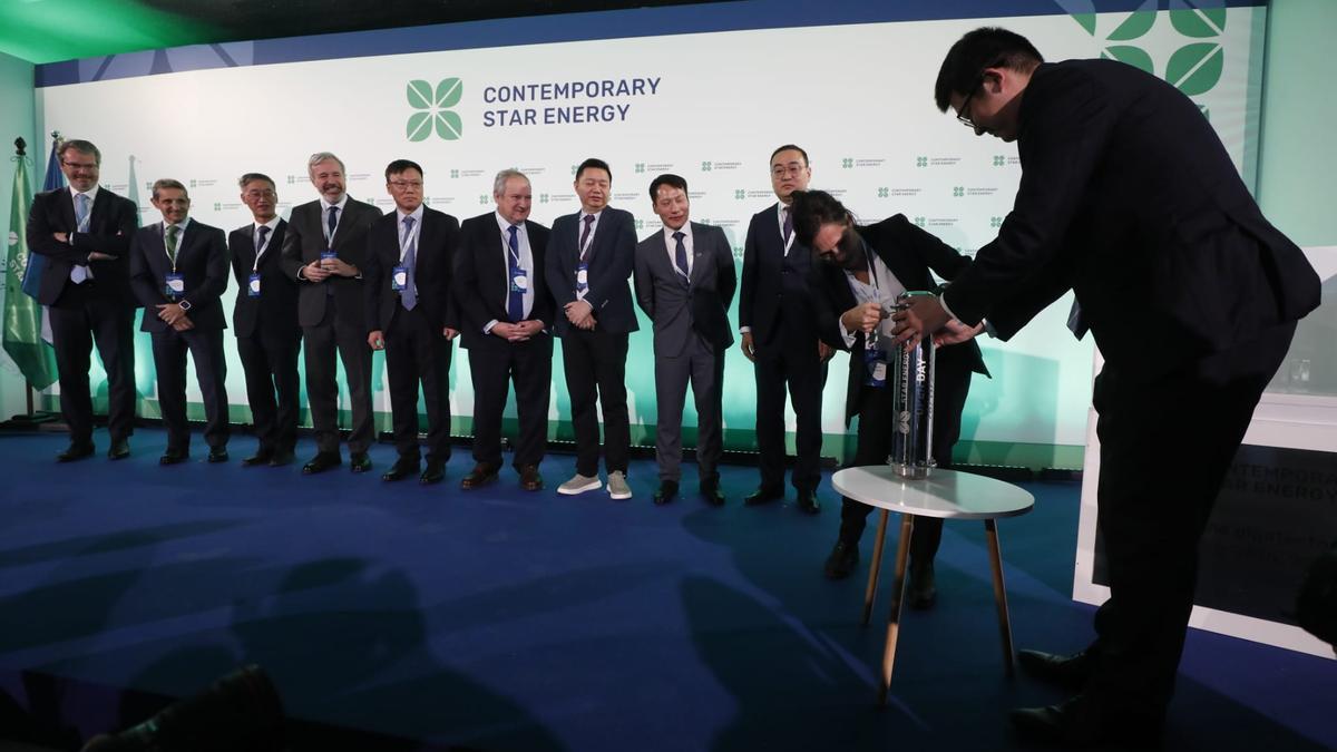 En imágenes | Así ha sido el acto de puesta de la primera piedra en la gigafactoría de Figueruelas