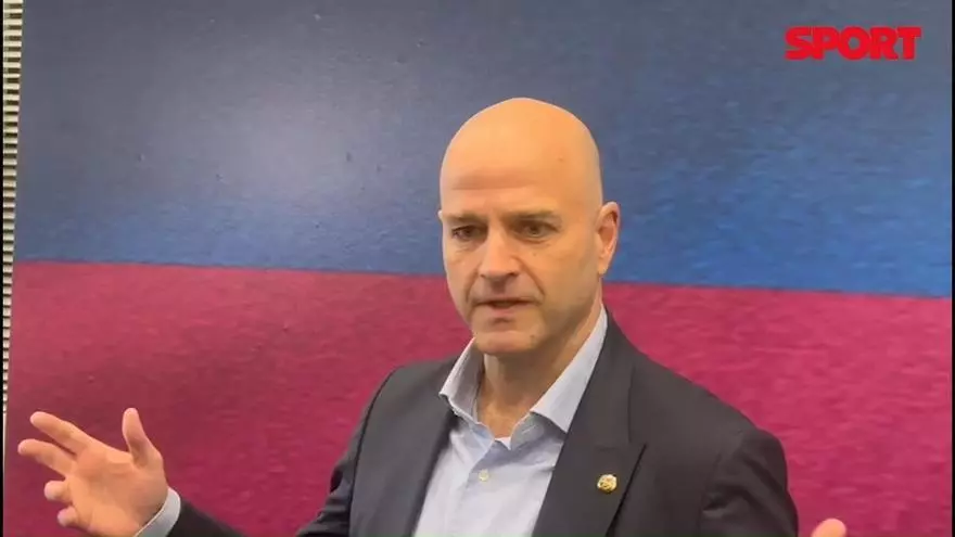 Xavi Vilajoana presenta la sede de su precandidatura.