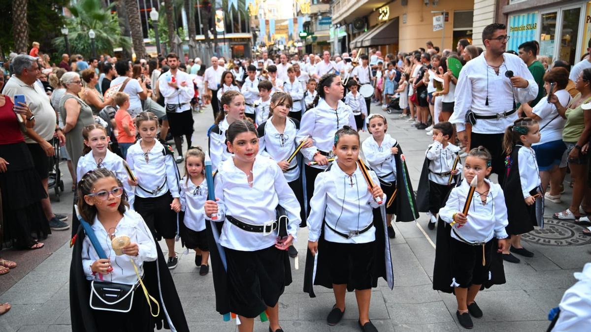 Un desfile infantil en Elche que garantiza el futuro