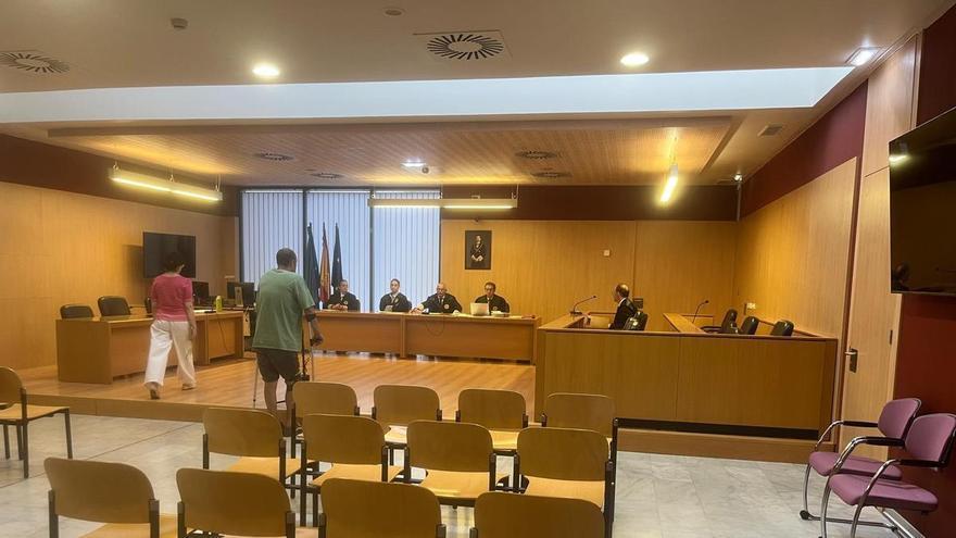 Evita la cárcel después de decirle a una mujer transexual en Gijón "te amo, mujer con pirula": "No es una frase para perdurar en la historia de la literatura pero..."