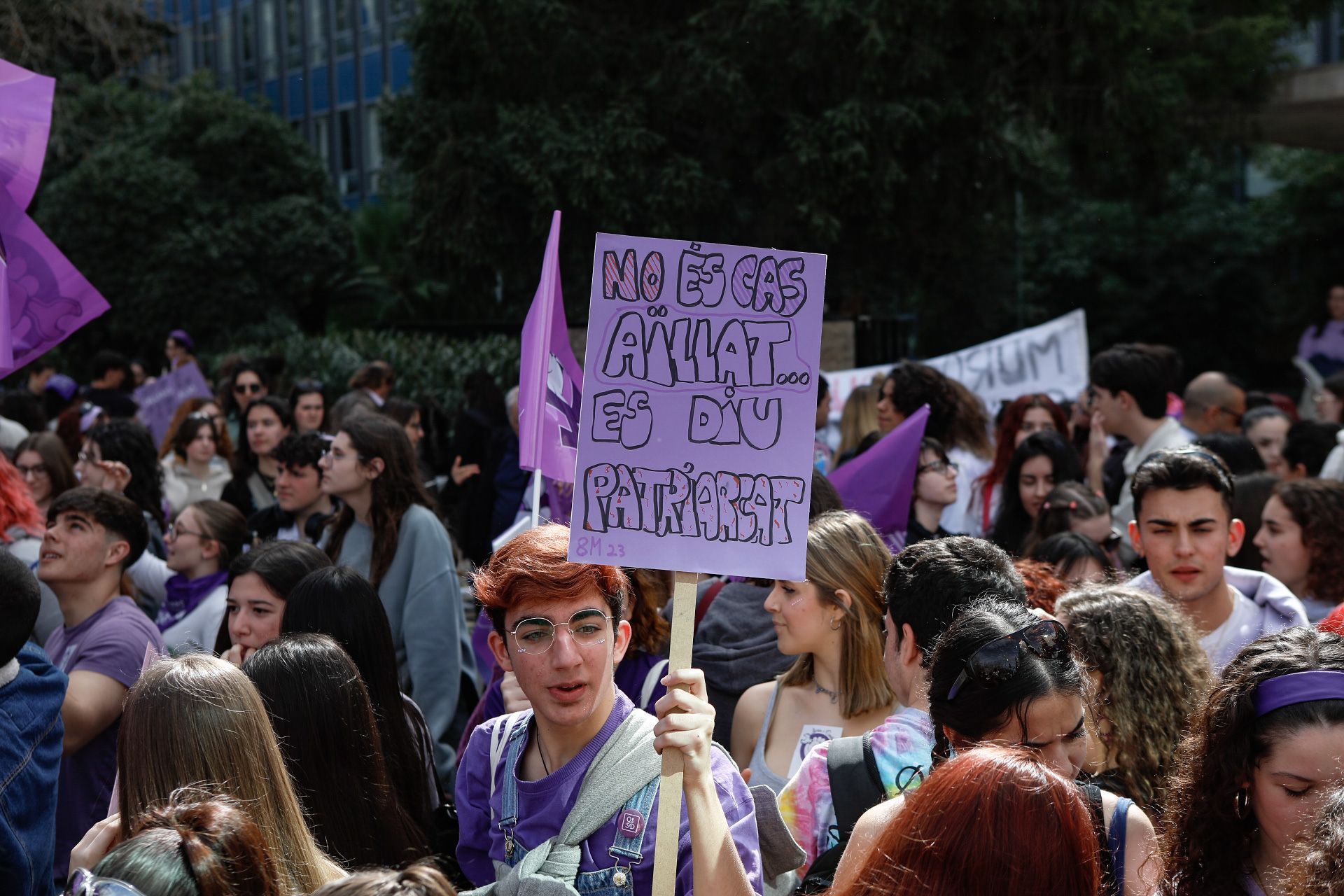 Las estudiantes toman las calles de València en el 8M