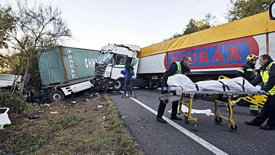 Accidente de tráfico en la N-541, a su paso por Boborás (Ourense), la más peligrosa de toda España.