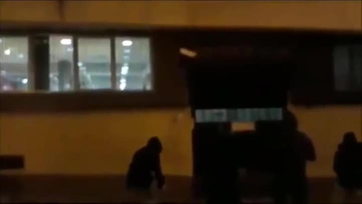 Vídeo del ataque de Arran contra una comisaría de la Policía Nacional en Terrassa.