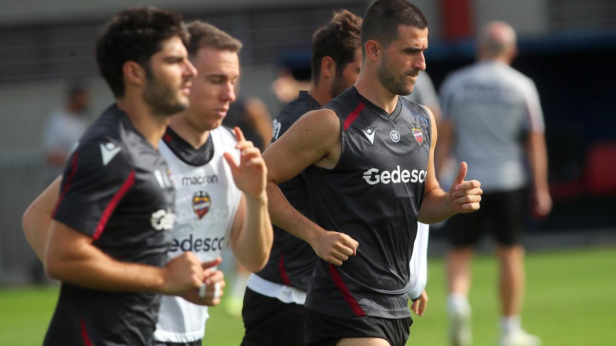 La plantilla en Buñol entrenando.