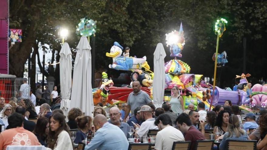 EN IMÁGENES: Ambiente turístico y terraceo en las calles de Avilés