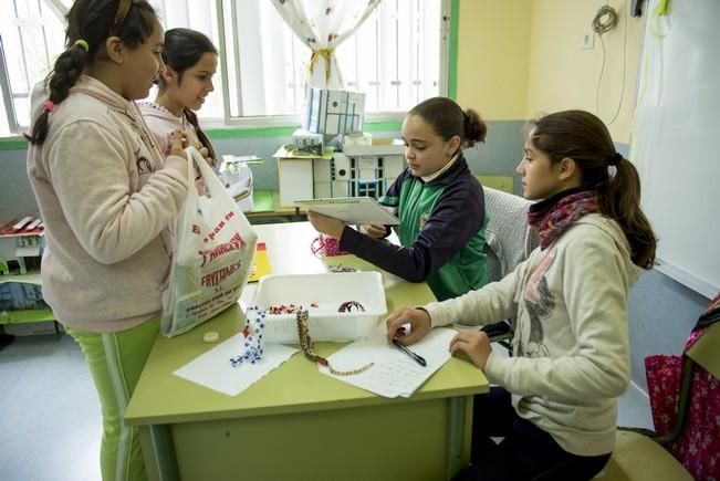 Reportaje al rastrillo organizado por alumnos ...