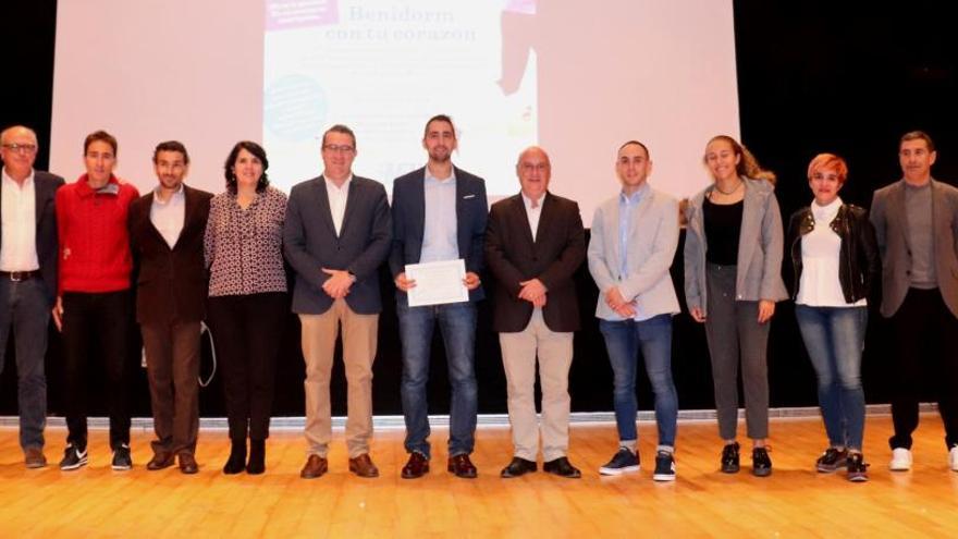 Iván Cavero recibe el premio &quot;Benidorm con tu corazón&quot;