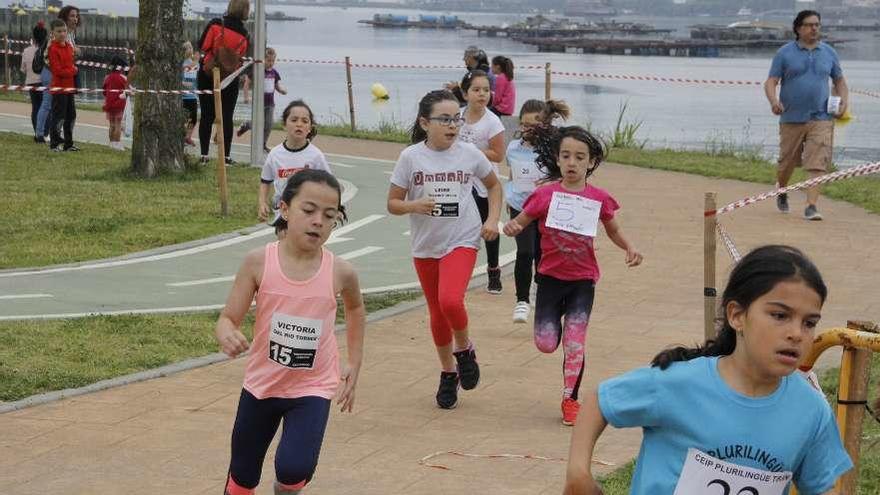 Una de las pruebas femeninas en el paseo de Domaio. // Santos Álvarez