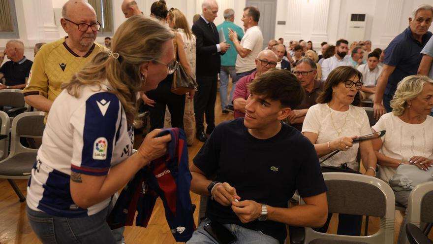 Así ha sido el acto por los 50 años del mítico partido entre el Olímpic de Xàtiva y el Levante UD