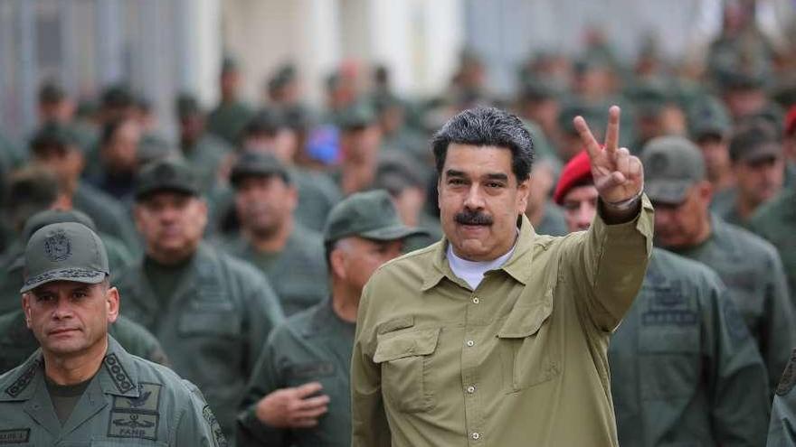 EE UU descarta una intervención inminente pero amenaza a Maduro con Guantánamo