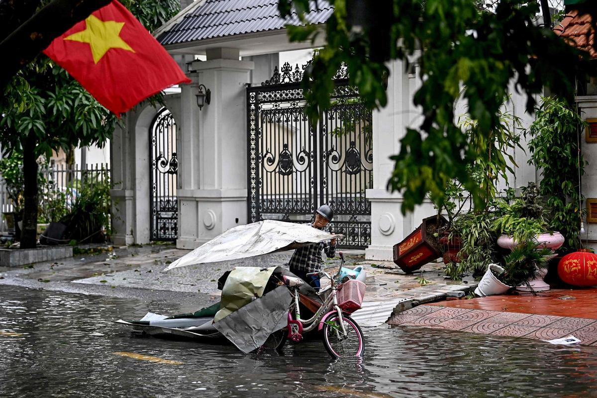 El súper tifón Yagi azota el norte de Vietnam