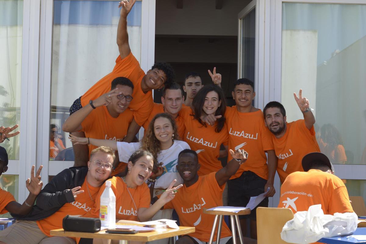 Jóvenes durante las jornadas de convivencia de LuzAzul.