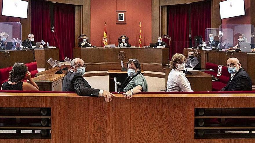 Els acusats de l&#039;antiga Mesa del Parlament neguen il·legalitats i denuncien persecució