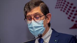 El consejero de Salud de Murcia, Manuel Villegas, en la rueda de prensa en la que ha pedido perdón por haberse vacunado contra el coronavirus.