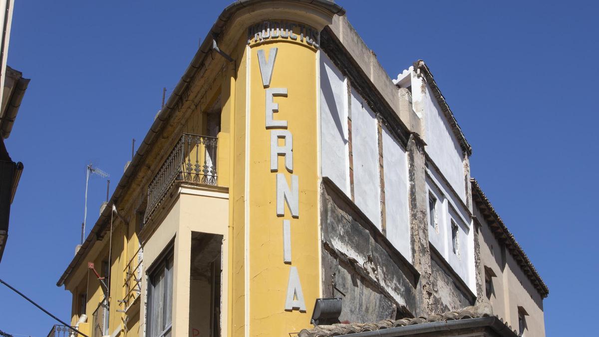 De reconocida perfumería y pub de éxito a seis viviendas junto al Mercat de Xàtiva