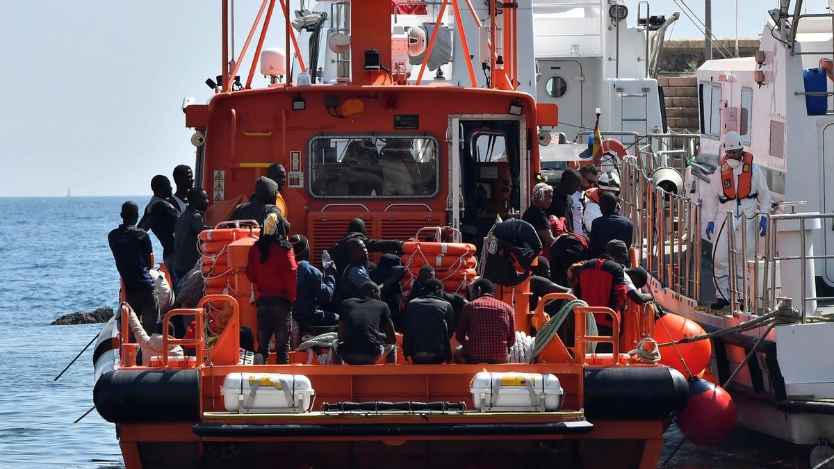 Rescatadas 113 personas de dos pateras en el mar de Alborán
