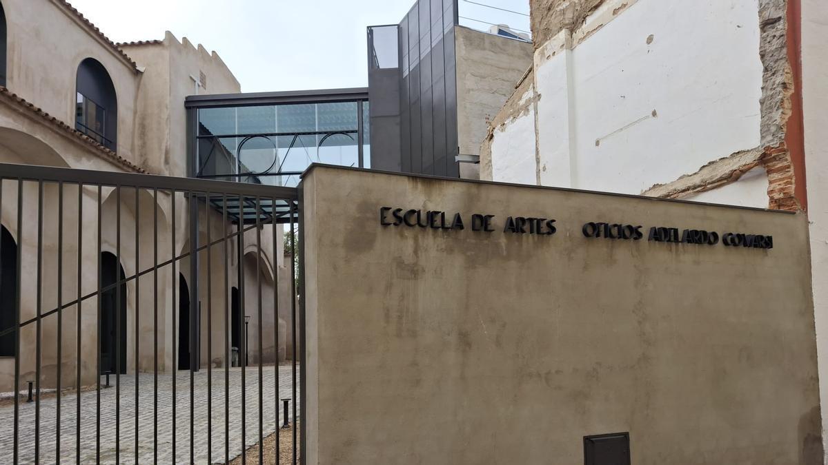 Nueva sede de la escuela de Artes y Oficios de Badajoz, aún cerrada.