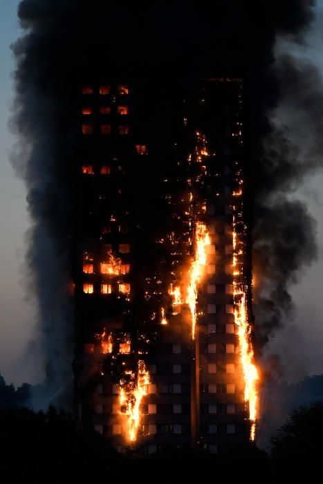 Incendio en un edificio de 24 plantas en Londres