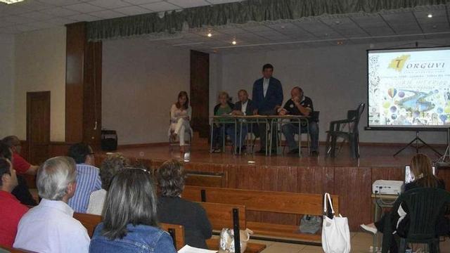 Alcaldes de la zona y responsables de Torguvi, durante la celebración de una asamblea anterior. Foto