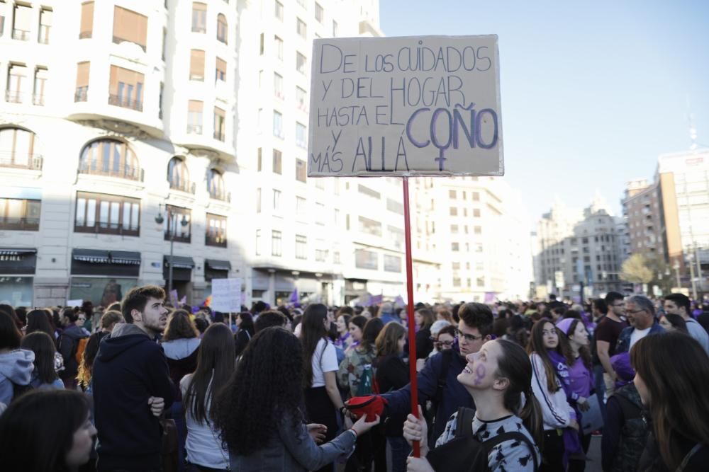 Masiva manifestación en el Día de la Mujer en València