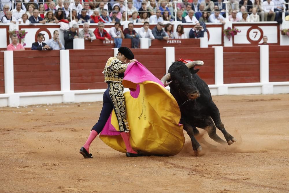 Perera pone el broche perfecto a la feria.