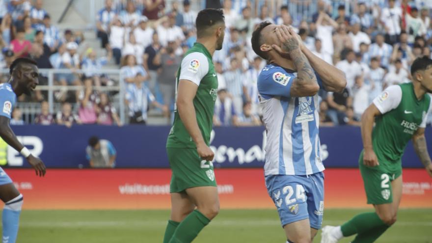 Málaga CF - Huesca: 11 metros más lejos de la permanencia