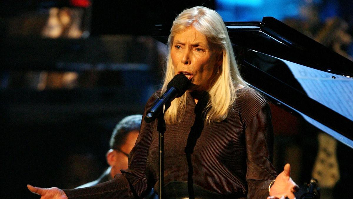 Joni MItchell s’uneix al pols de Neil Young contra la decisió de Spotify de no retirar un popular podcast antivacunes