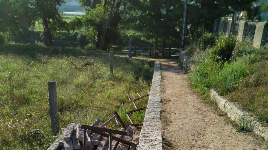 El Concello de Ribadumia denuncia actos vandálicos en el paseo fluvial de Cabanelas
