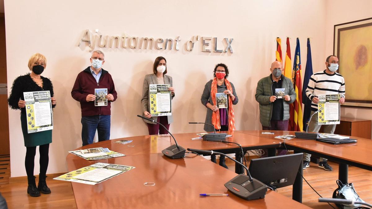 Firma del convenio en el Ayuntamiento de Elche para los ecohuertos de El Raval