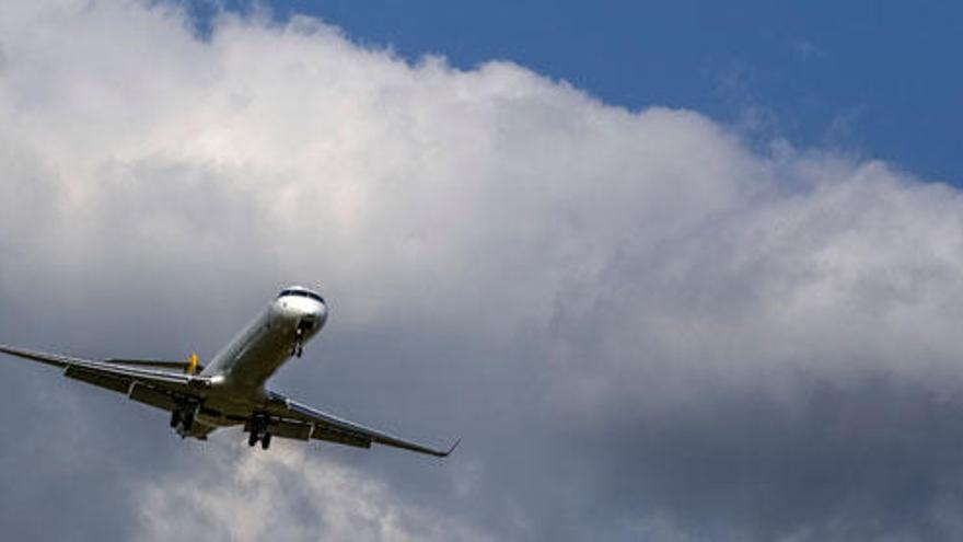 Canarias cierra un acuerdo con el Gobierno para tener un descuento aéreo del 75%