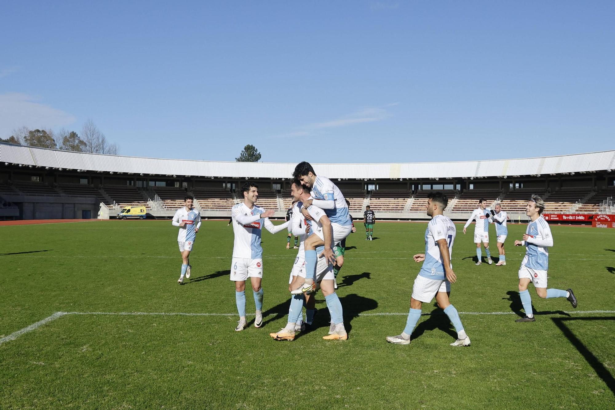 SD Compostela - Rayo Cantabria: las imágenes del partido