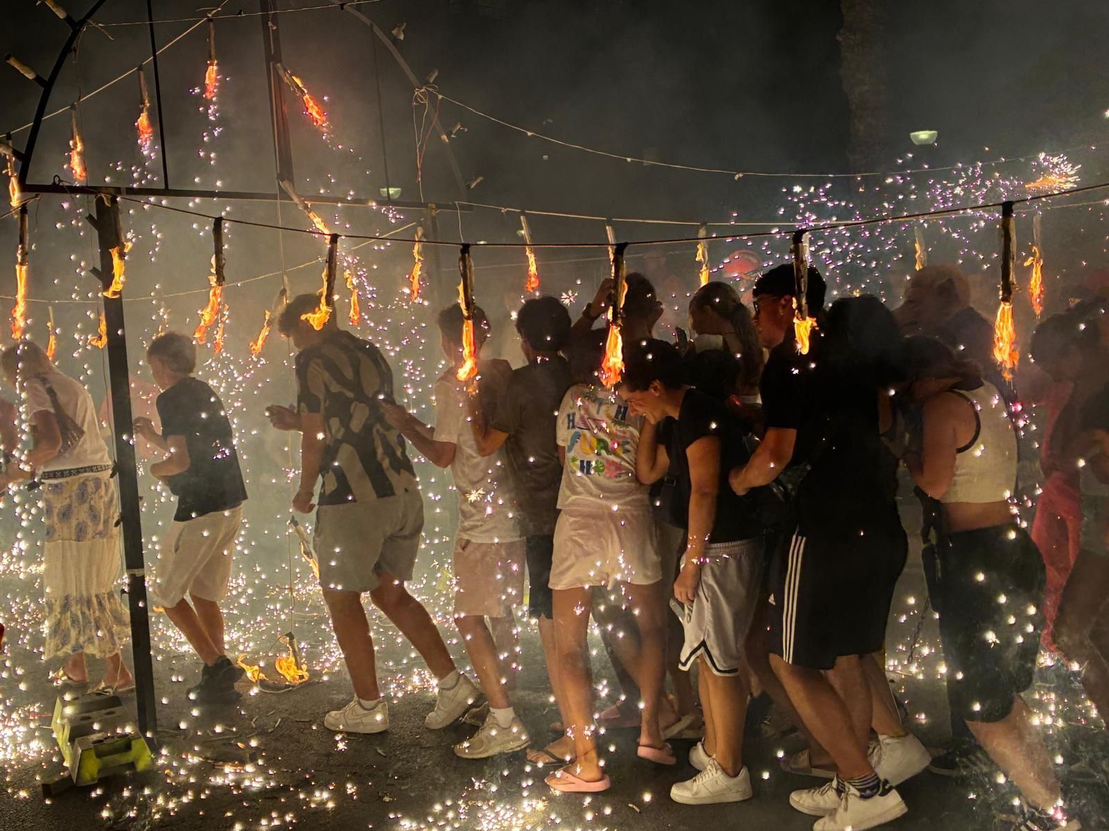 Multitudinario correfoc en las fiestas de El Campello