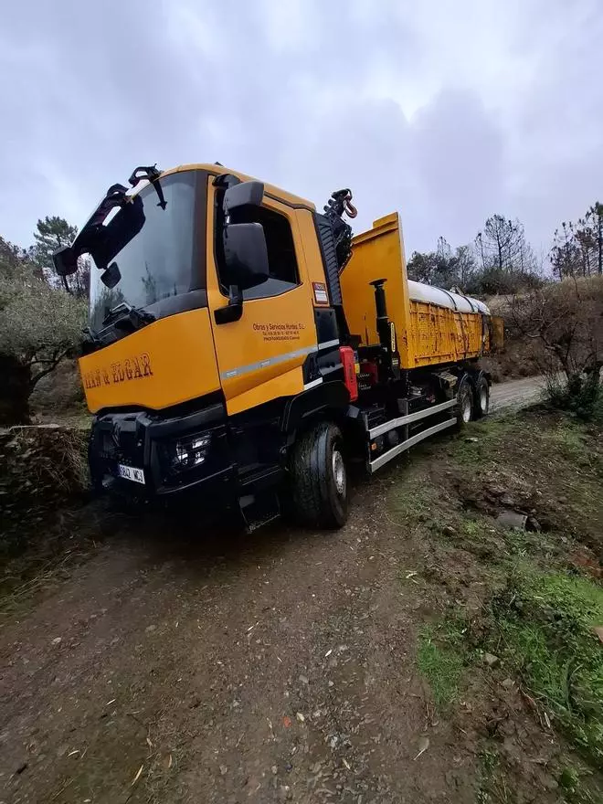 Seis pueblos de Cáceres reciben camiones cisterna para garantizar el suministro tras el arrastre de cenizas por las lluvias