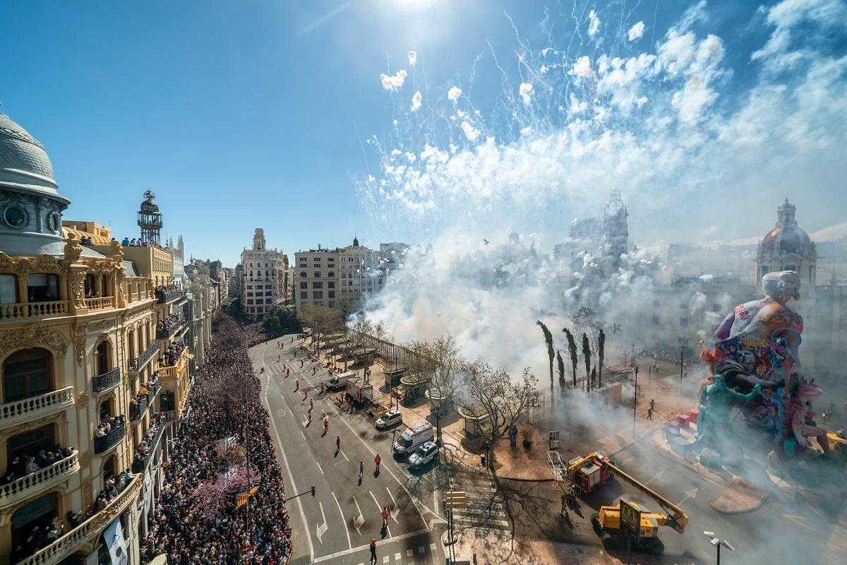 MASCLETÀ ALICANTE  ¿Cómo proteger a mi bebé del ruido de los petardos y  las mascletás?