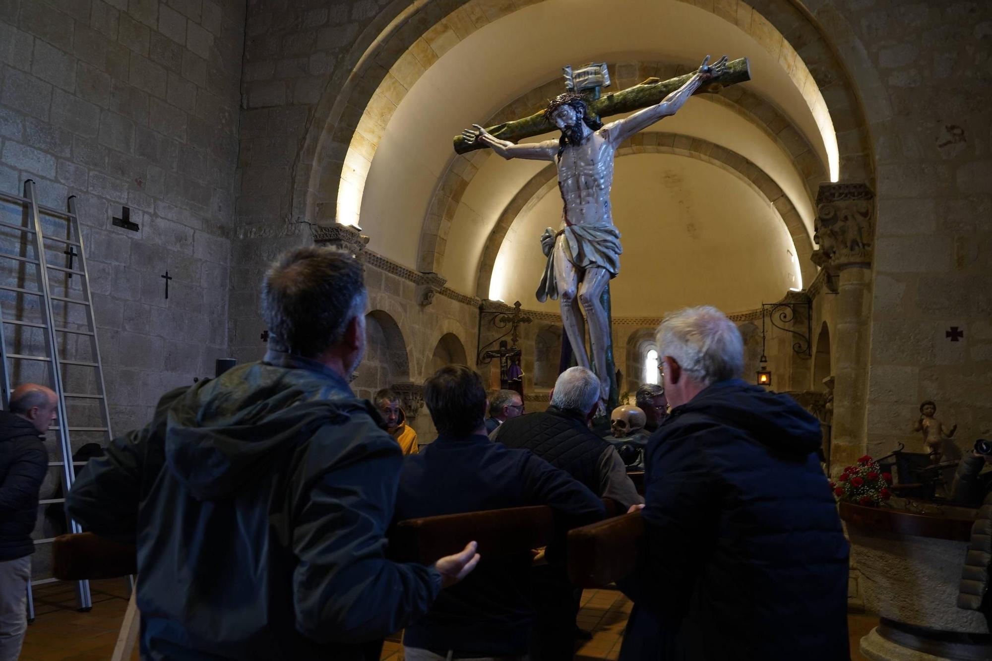 GALERÍA | Así han sido los preparativos del Cristo del Amparo de las Capas Pardas