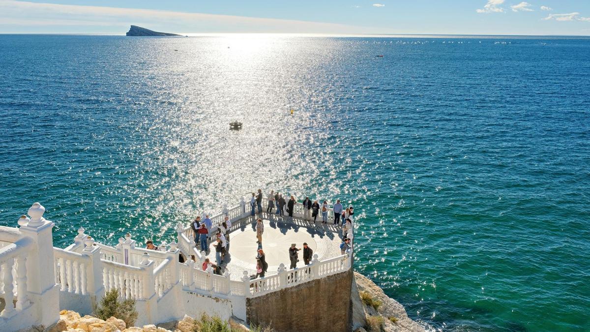 Un paseo marítimo que es perfecto para enamorarse de la belleza del Mediterráneo.