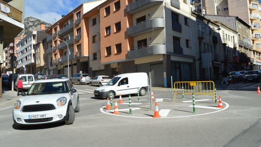 Vehicles circulant per la nova rotonda que s&#039;ha d&#039;acabar, ahir