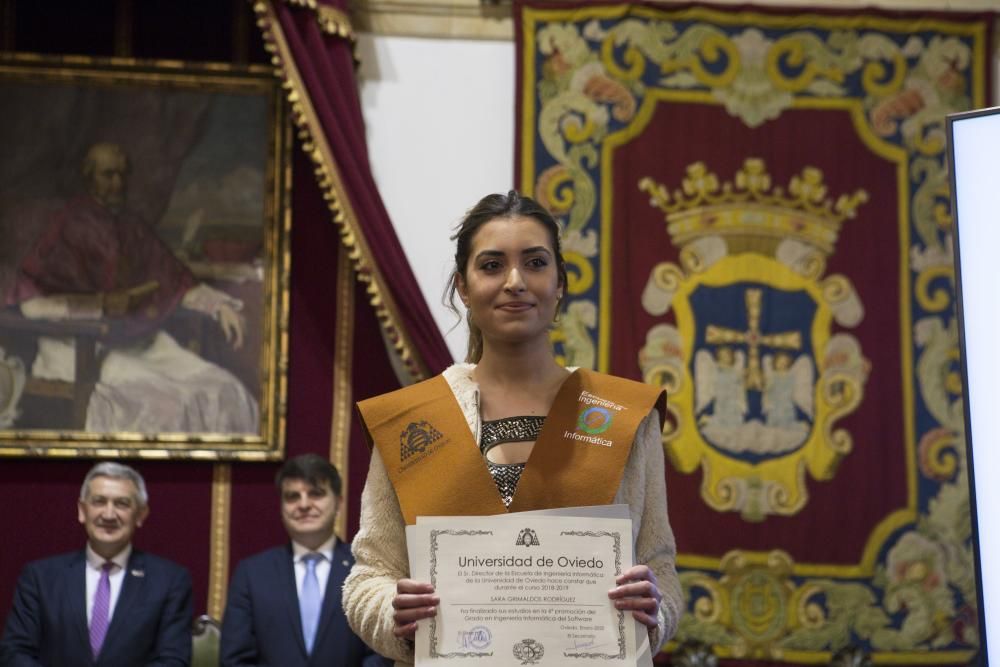 Acto académico de la Escuela de Ingeniería Informática, en el que se entregan los diplomas y becas a la 6ª Promoción del Grado en Ingeniería Informática del Software y a la 12ª Promoción de egresados