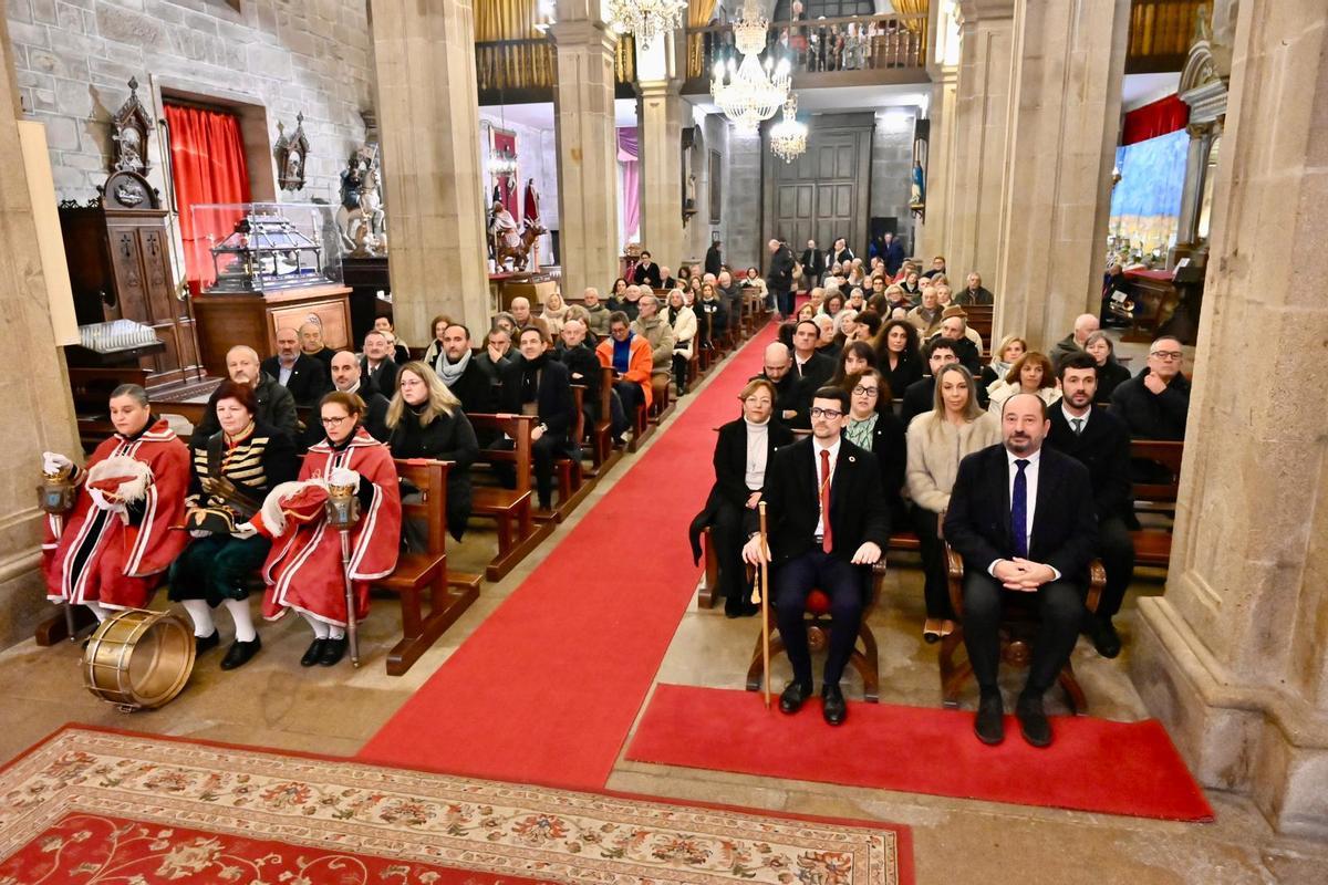 Algunos de los asistentes a la Traslatio en la Igrexa de Santiago, Padrón
