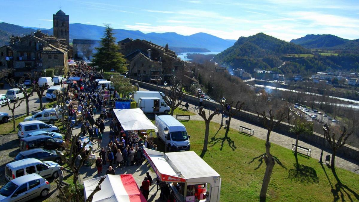 La Ferieta de Aínsa, en una edición anterior a la pandemia del coronavirus. | AYUNTAMIENTO DE AÍNSA