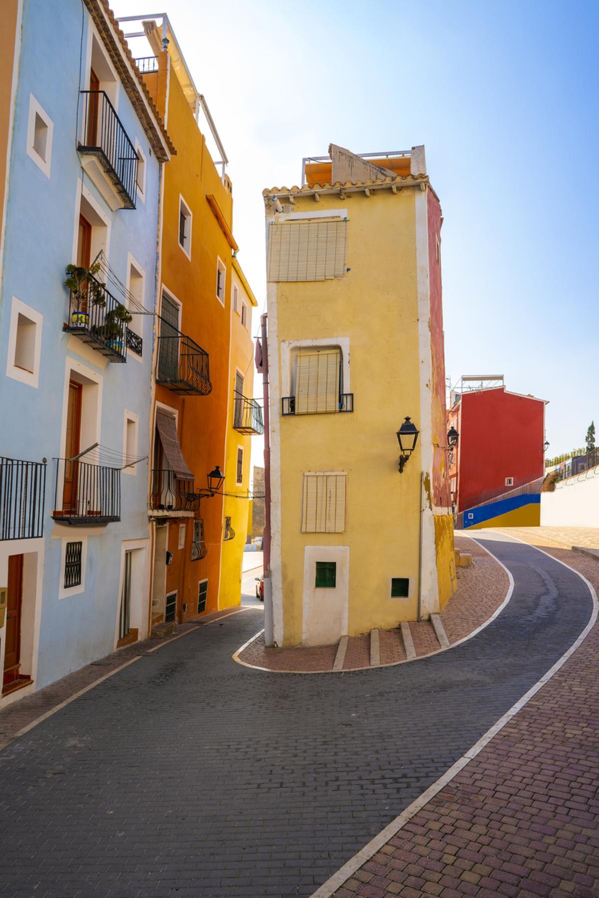 Una de las curiosas calles de Villajoyosa.