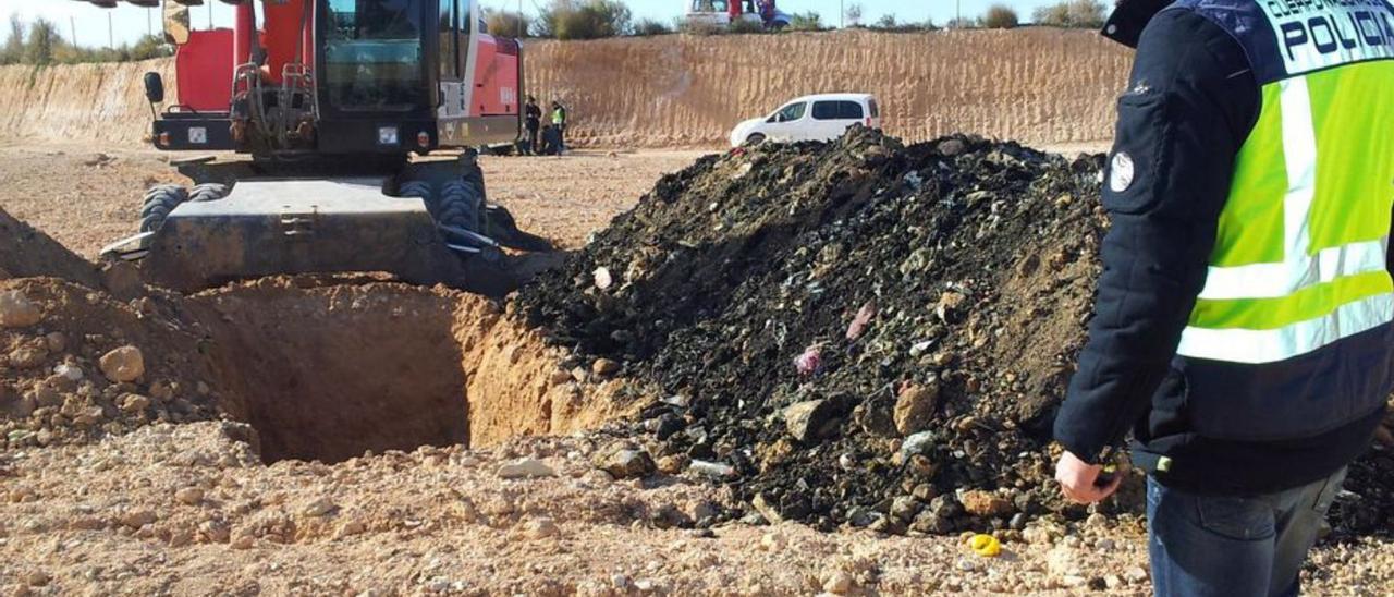 Catas de la basura enterrada en bancales agrícolas. | INFORMACIÓN