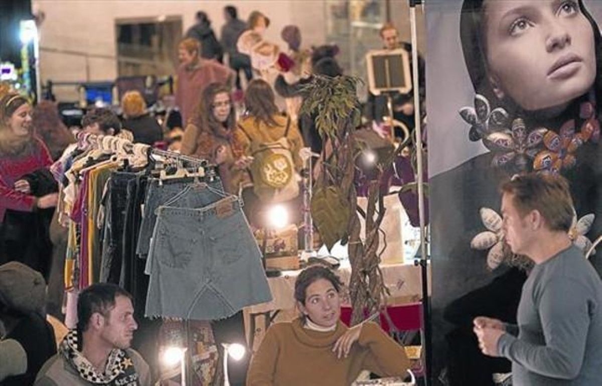 Més de 15.000 persones passen cada any pel festival Drap-Art, proposta que vincula denúncia i artesania. Més de 15.000 persones passen cada any pel festival Drap-Art, proposta que vincula denúncia i artesania.