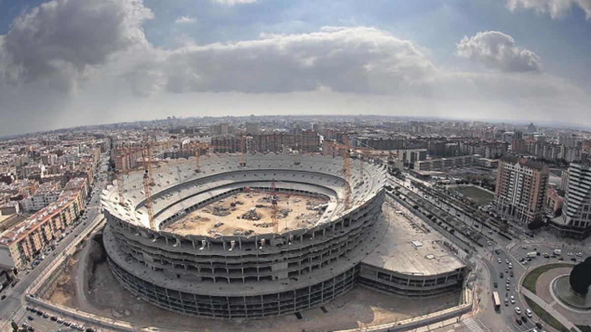 La crisis inmobiliaria paralizó las obras del Nuevo Mestalla y en ese momento se desencadenó el desmoronamiento del club valencianista